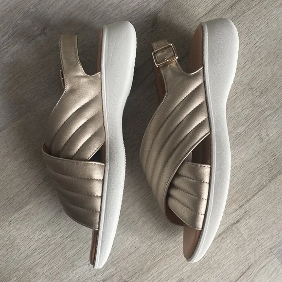 NWOT Easy Spirit Erin Comfort Casual Sandals Gold Metallic - Picture 4 of 9